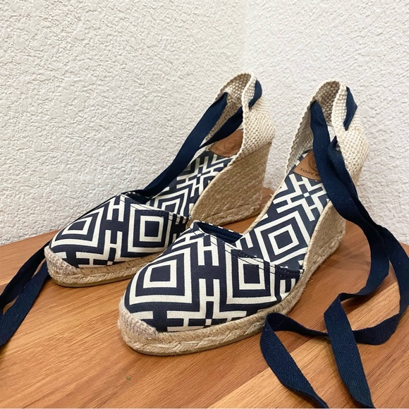 TORY BURCH Blue Printed Canvas D'Orsay Pumps Espadrille Sandals Size 40 - Picture 2 of 15